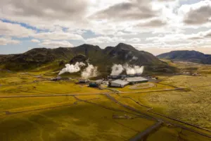 advantages and disadvantages of geothermal energy